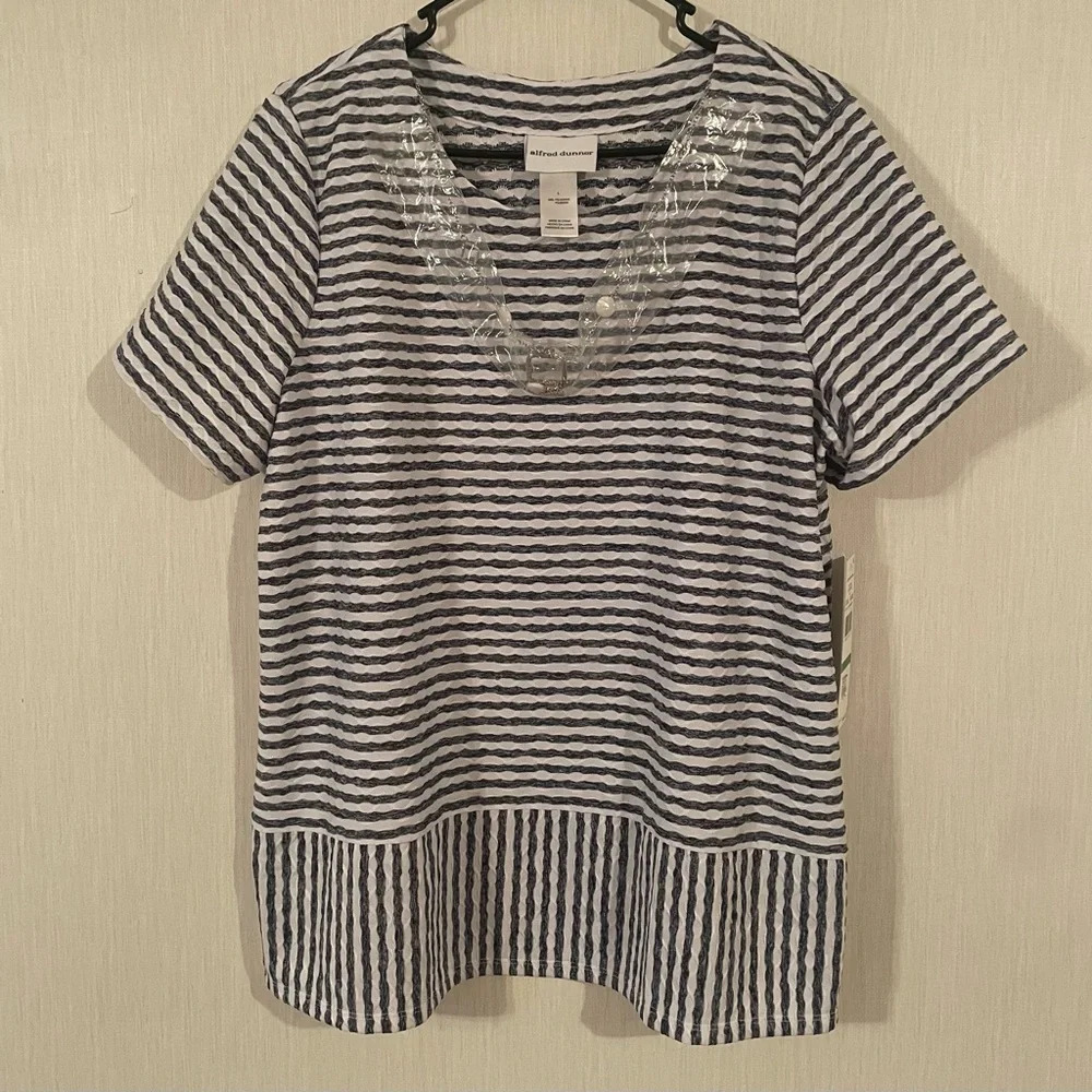 Alfred Dunner Classics Stripe Texture Knit Top With Necklace Navy/White Size L - Picture 2 of 9